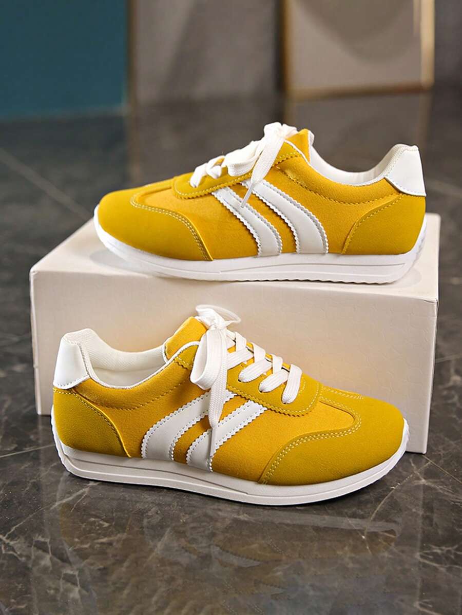 Tênis Casual Esportivo Leve e Antiderrapante para Uso Externo, Estilo Esportivo, Bico Redondo, Cadarço, Confortável e Acessível para Mulheres