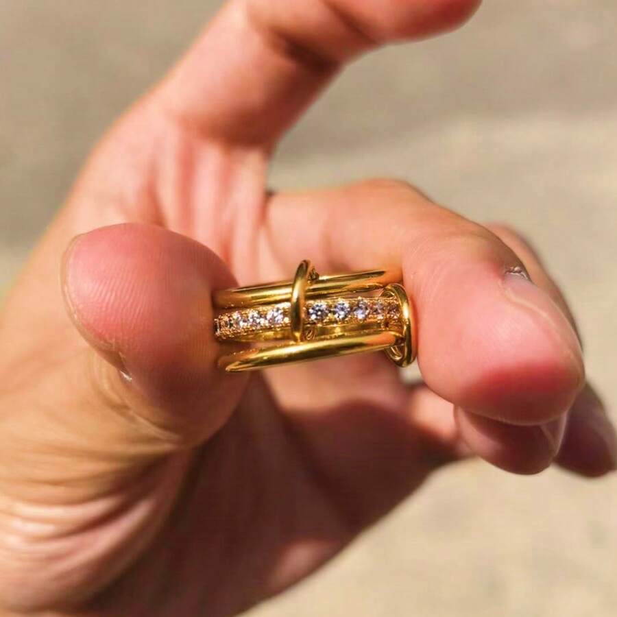 VKHK 1 anel de elos multicamadas de aço inoxidável banhado a ouro 18K com zircônia decorativa, adequado para uso diário feminino e festas de casamento, presente