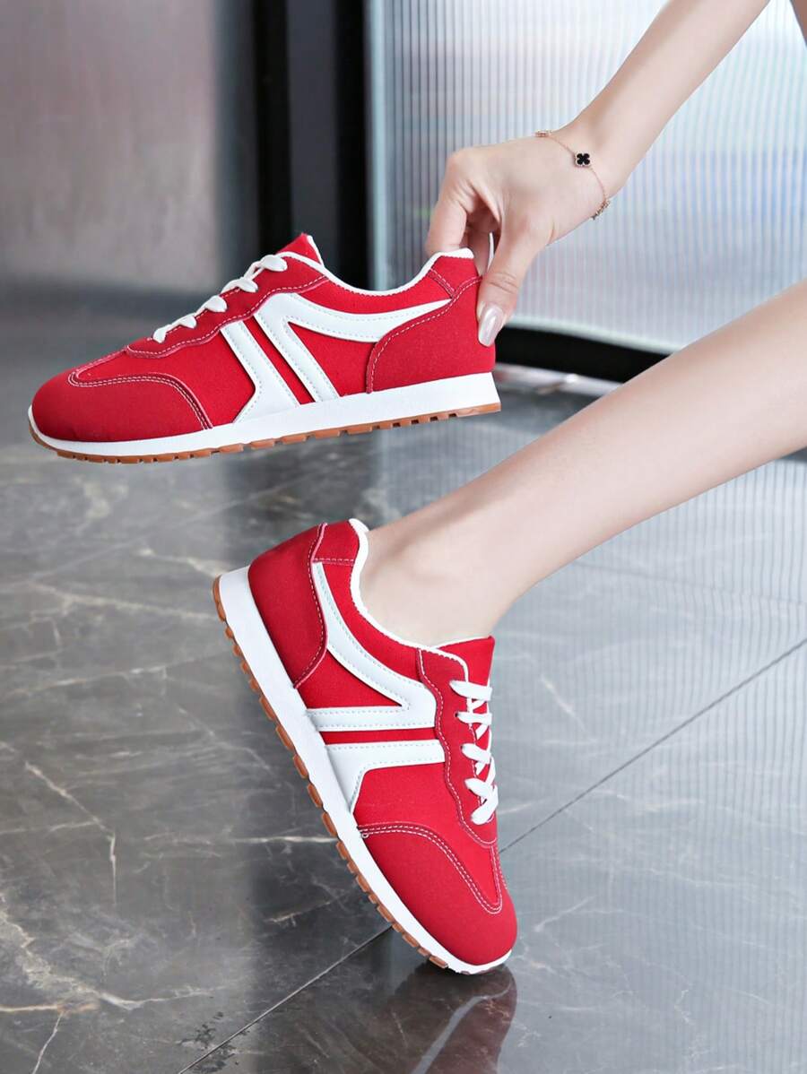 Tênis casuais femininos de bico redondo com cadarço, leves, antiderrapantes, versáteis na moda, adequados para estudantes, apropriados para esportes e corrida ao ar livre na primavera/outono