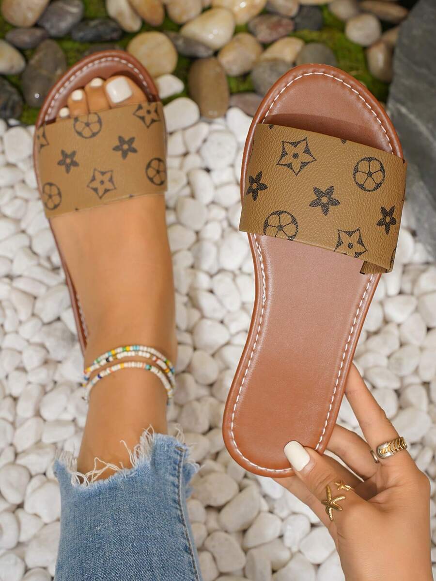 New Fashionable H-Shape Women Slippers, Casual Style, Roman-Style Slip-On Sandals, Comfortable Black, Beige And Brown Colors, Low Heel And Embossed Pattern, Recommended By Influencers With Deodorizing And Anti-Slip Functions, Crocodile Pattern Slippers With Metal Decoration And Flat Bottoms, Slip-On Summer Fashion Sandals.