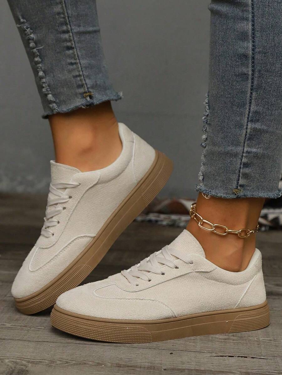 Nouvelles chaussures de sport casual confortables pour femmes grande taille à lacets, style campus, style bas peu profond, chaussures de détente polyvalentes pour étudiantes
