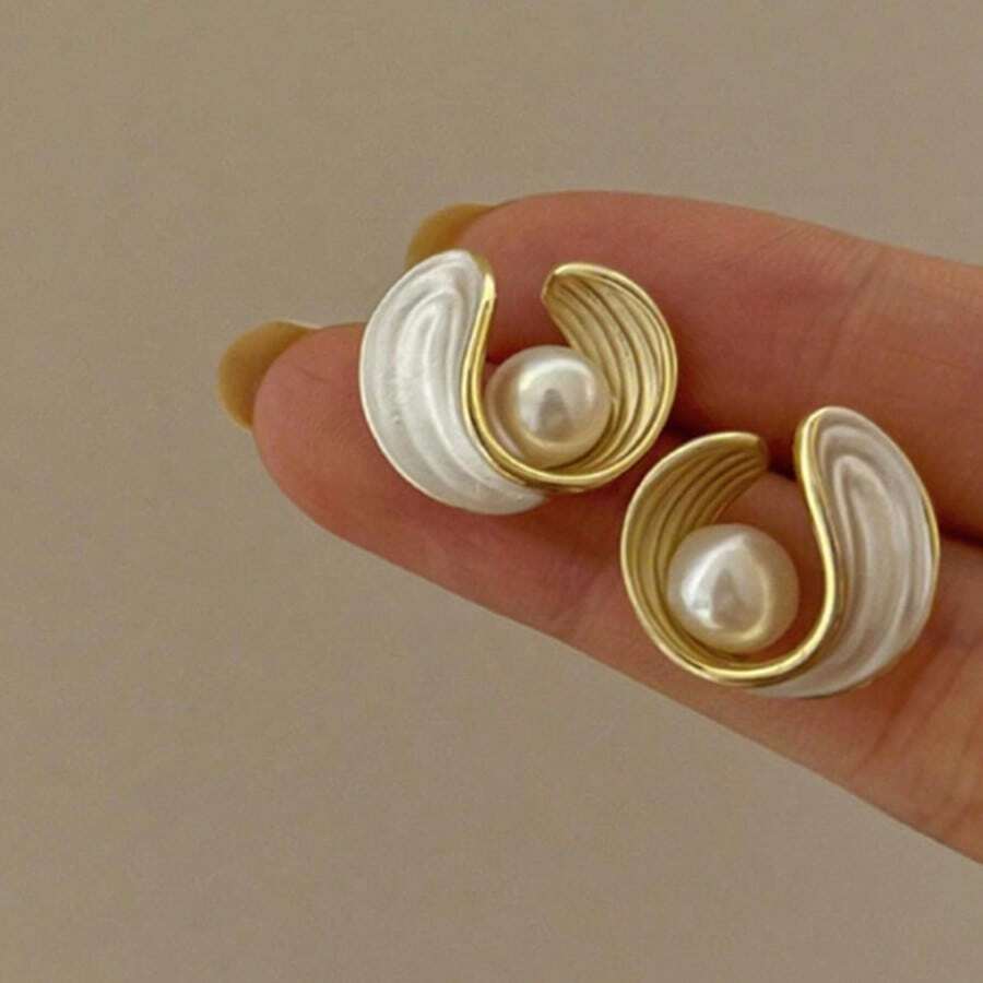 1 Pair Elegant Delicate Minimalist French Enamel & Pearl Earrings