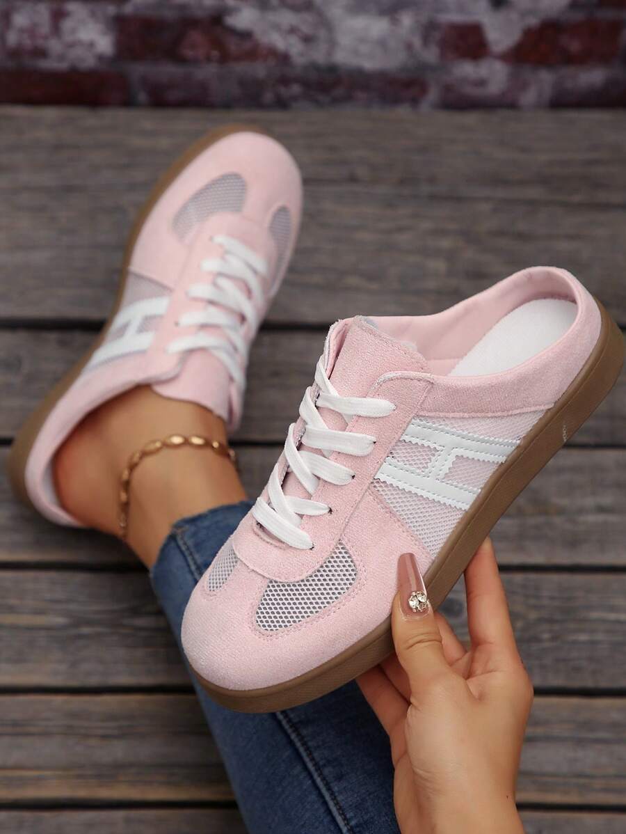 A Pair Of Closed Toe Semi-Slippers, Worn By Girls In Summer, New Retro Moral Training Shoes, Girls' Lazy Shoes With Soft Soles And No Heels.