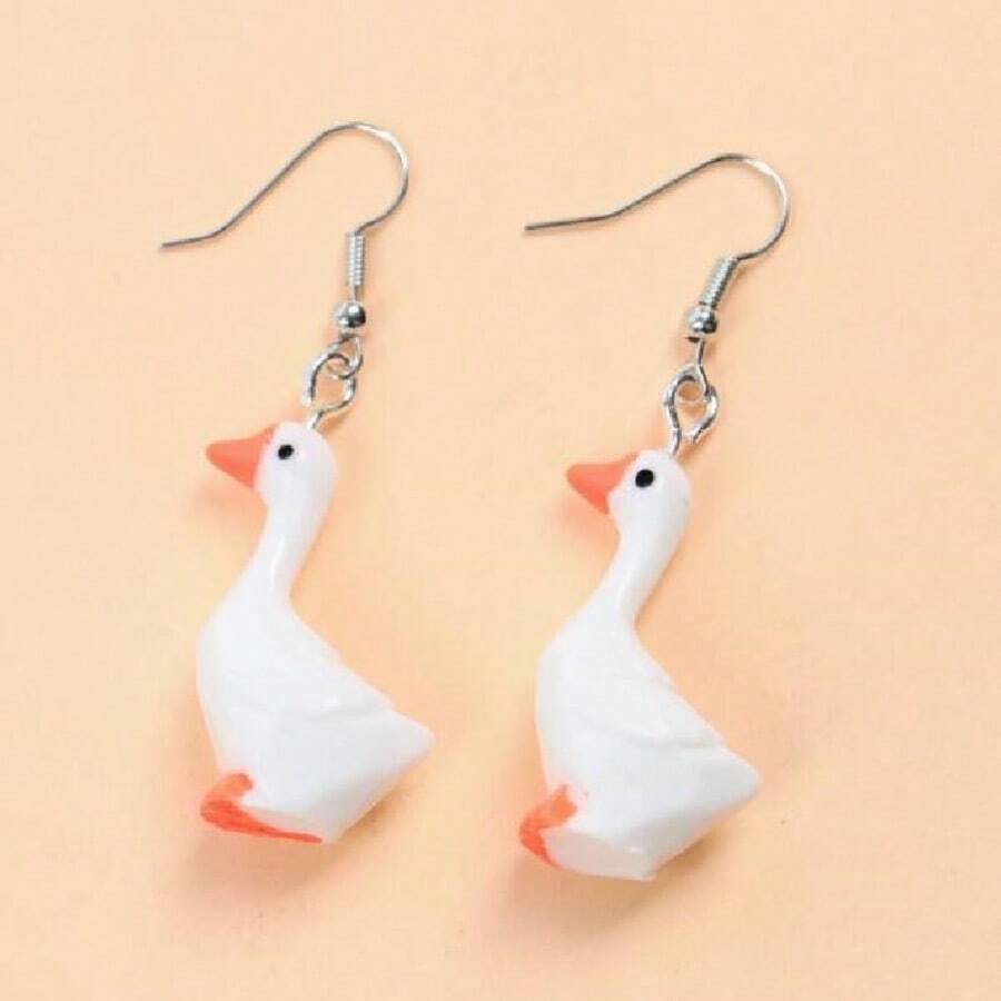 Boucles d'oreilles pendantes avec motif charmant d'oie - style de dessin animé mignon en résine, convient pour le port quotidien et les cadeaux