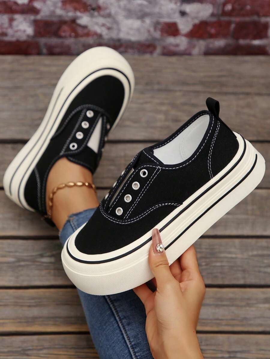 A Pair Of Thick-Soled Elastic Sneakers, Girls' One-Pedal Canvas Shoes, New Versatile Breathable Casual Shoes In Summer, Comfortable And Wear-Resistant Small White Shoes.