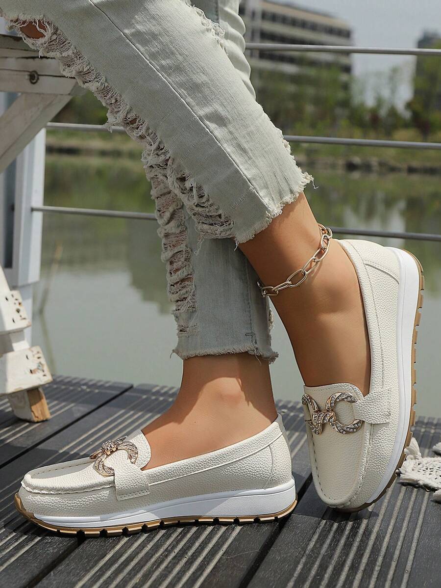 New Fashion Thick Sole Wedge Heel Casual Slip-On Flat Shoes, Sweet Cute And Versatile For All Seasons, Patchwork Metal Chain Decoration, Daily Commute & Vacation, High-Top Increased Height, Classic PU Leather Round Toe Comfortable Soft Beige Ladies Sneakers