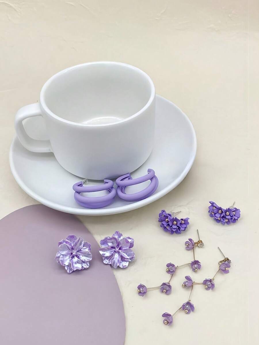 Set de 4 pendientes morados: Pendientes elegantes de flor morada de 5 pétalos 3D de acrílico hueco, pendientes de flor de resina de varias capas, aros de color caramelo, pendientes colgantes de lirio del valle morado - Adecuados para uso diario, viajes, fiestas de cumpleaños