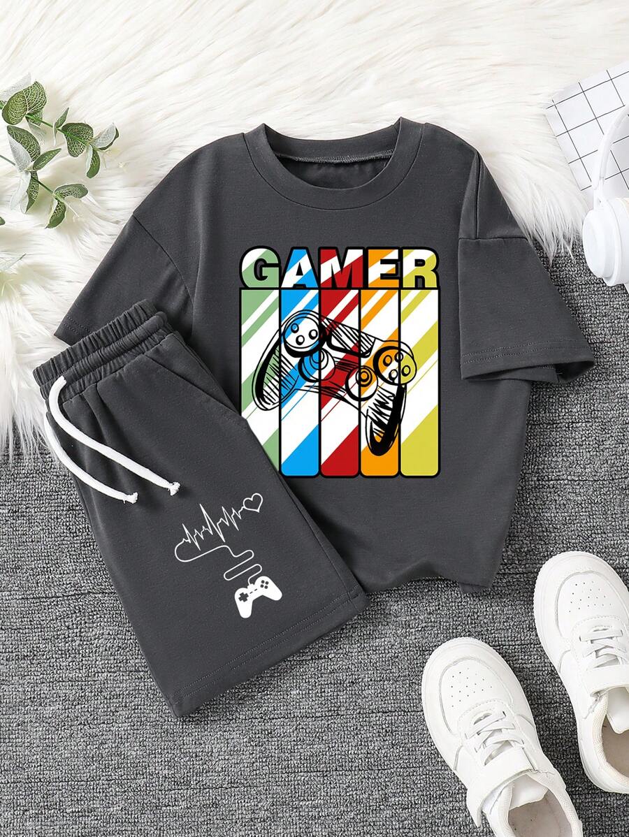 Conjunto de camiseta de manga corta con estampado gráfico de letras y pantalones cortos para niño, adecuado para el verano