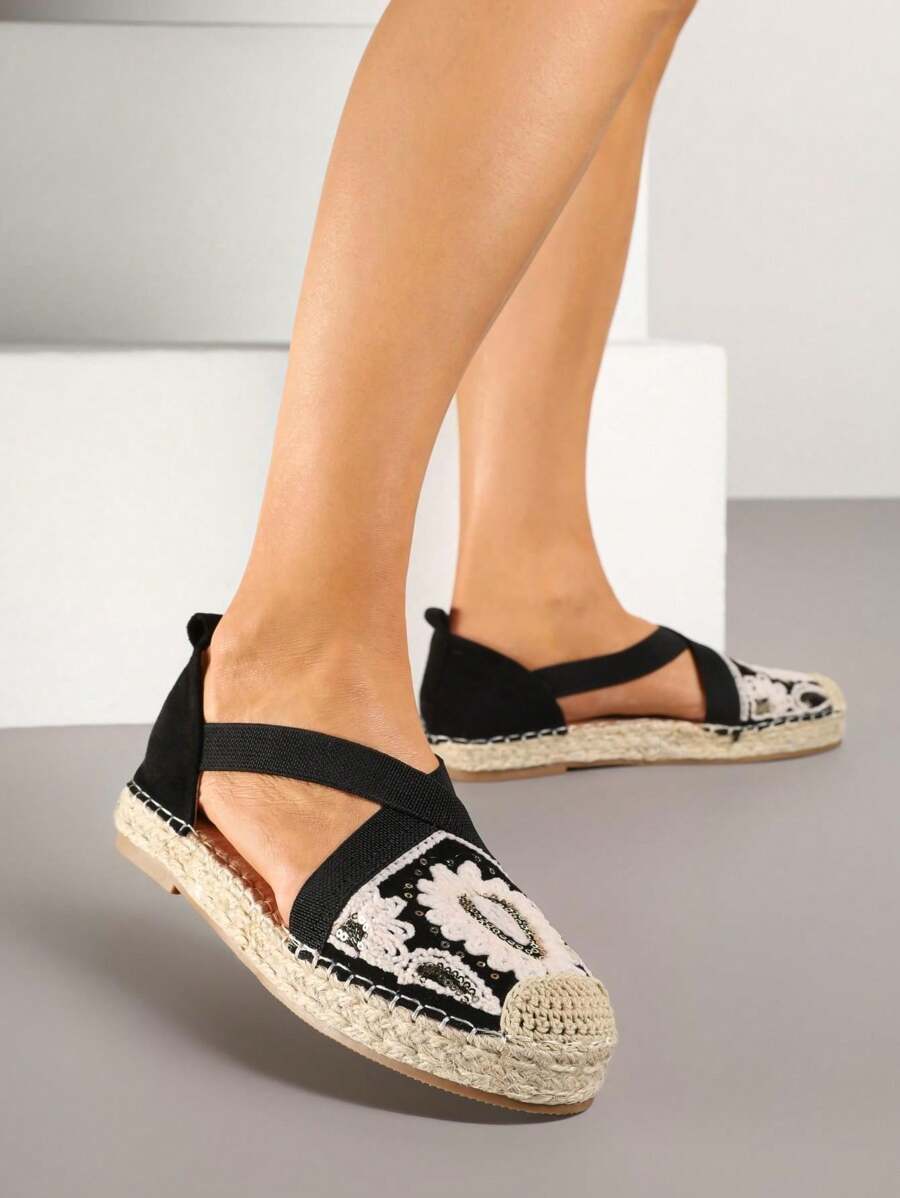 Espadrillas bohémien con ricami, lacci elastici e intrecci