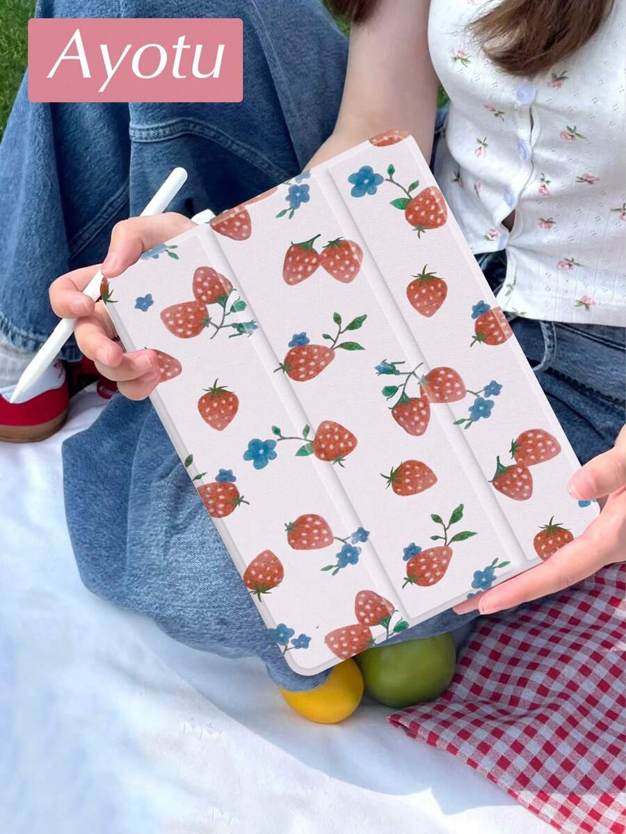 Ayotu Erdbeerkopfhöreretui kompatibel mit iPad 10,2 Zoll 2021/2020 iPad 9./8. Generation/iPad (A16) 11 Zoll 11. Generation 2025, kompatibel mit Galaxy Tab A8 10,5 Zoll 2022, Tablethülle mit Stifthalter, unterstützt automatisches Ein-/Ausschalten