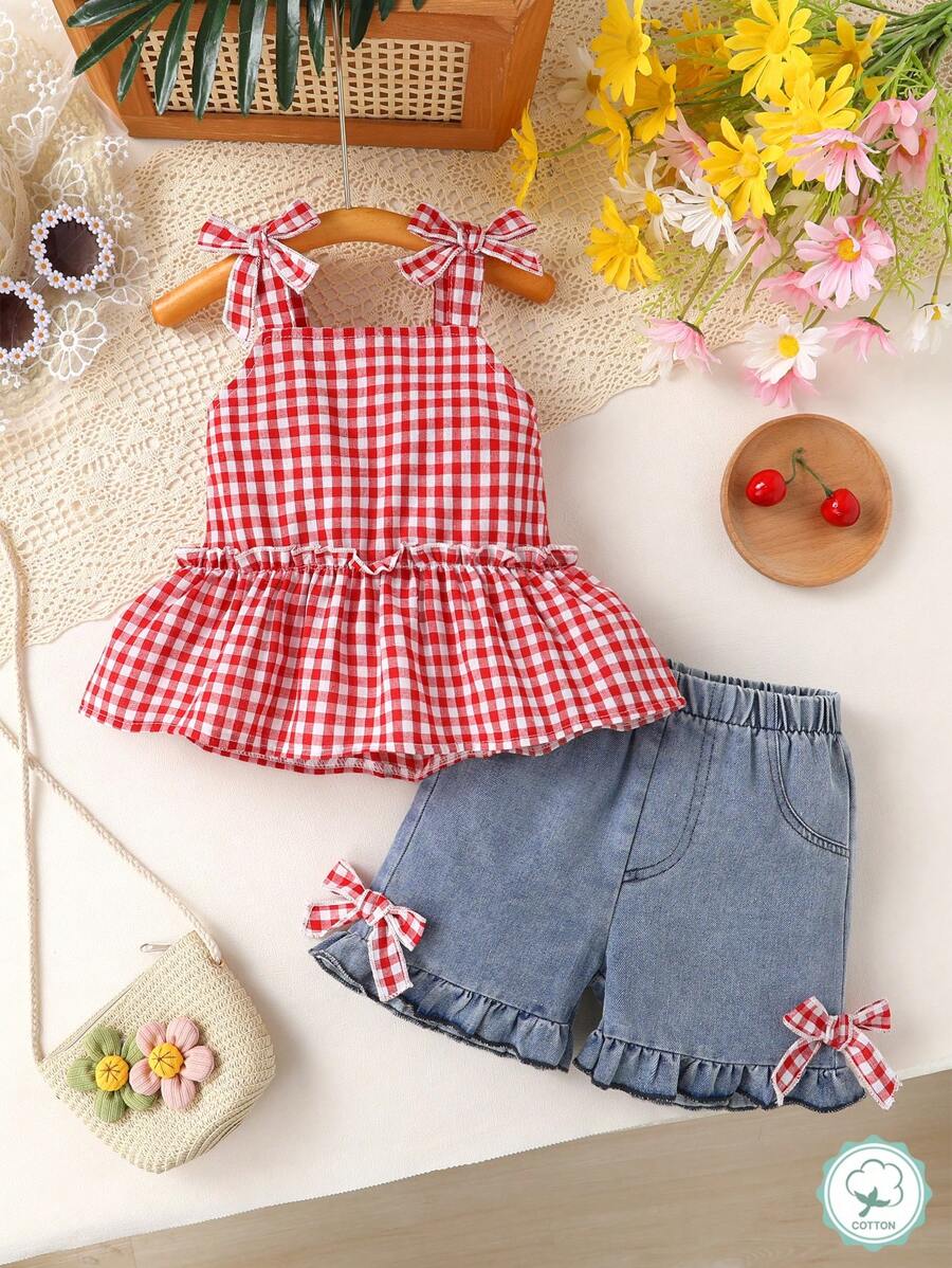 Set de 2 piezas de atuendo de niña adorable de denim, suave, transpirable y cómodo, con detalles de moño y volantes, top de tirantes de guinga y pantalones cortos de mezclilla azul, adecuado para uso casual, diario y vacaciones