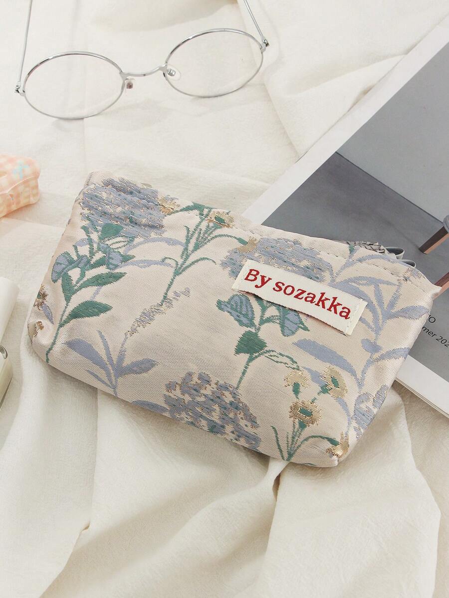 1 pièce Sac de maquillage en tissu jacquard rose à motif floral haut de gamme, fashionable et casual, grande capacité, fermeture éclair portable. Sacs de cosmétiques essentiels pour les voyages et les vacances pour serviettes hygiéniques, tampons, écouteurs filaires, écouteurs, casques, chargeurs, rouges à lèvres, cosmétiques, parfums, soins de la peau et produits de beauté, décoration de la maison, pour maman, femmes, infirmières, étudiantes, filles d'école, clés, cadeaux de vacances, pour la plage de vacances, la collection de salle de bain, la collection de chambre, grande capacité