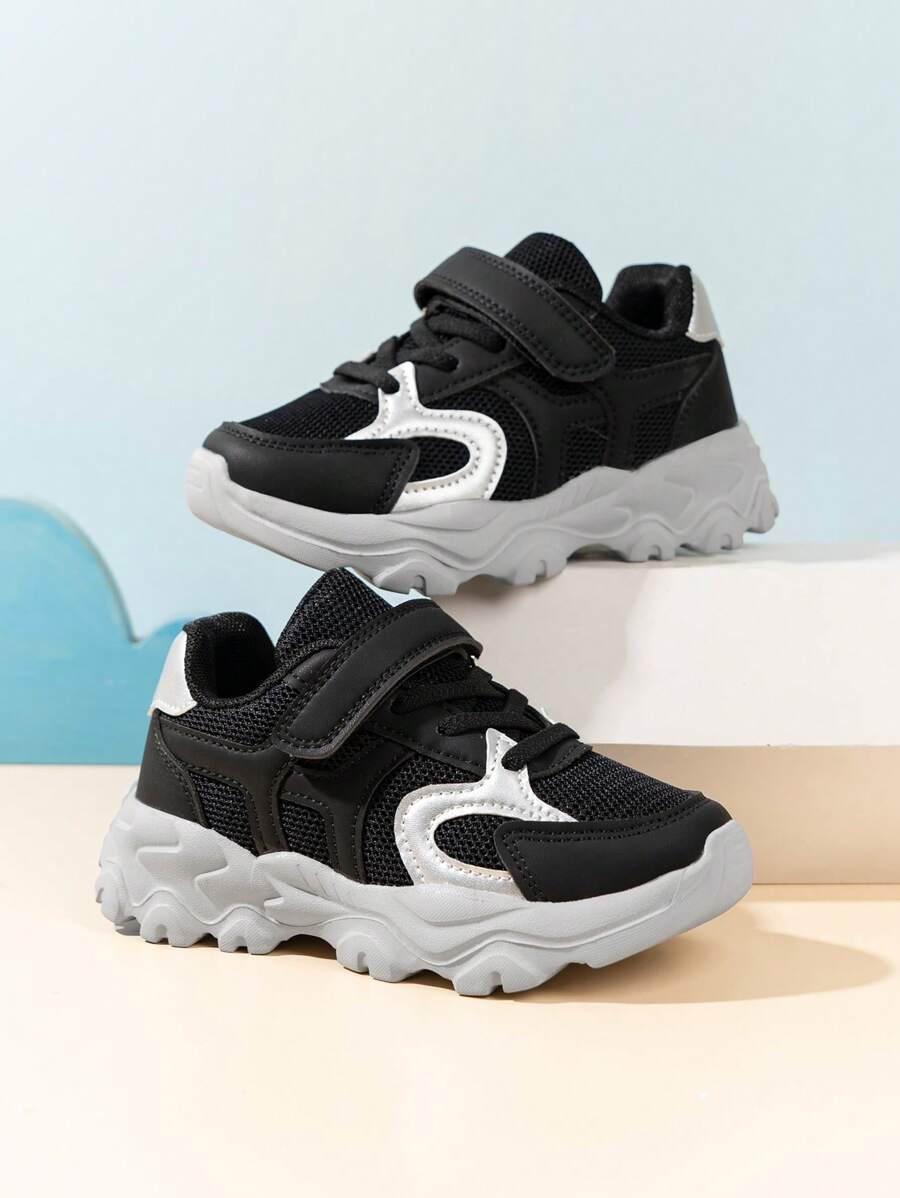 1 par de zapatos deportivos casuales de malla negra unisex, de diseño versátil de moda, livianos y antideslizantes, aptos para primavera, verano y otoño