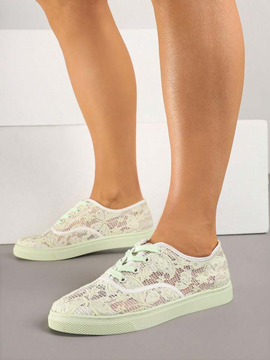 Sneaker casual da donna con fiori in pizzo, scarpe da passeggio piatte e comode di moda