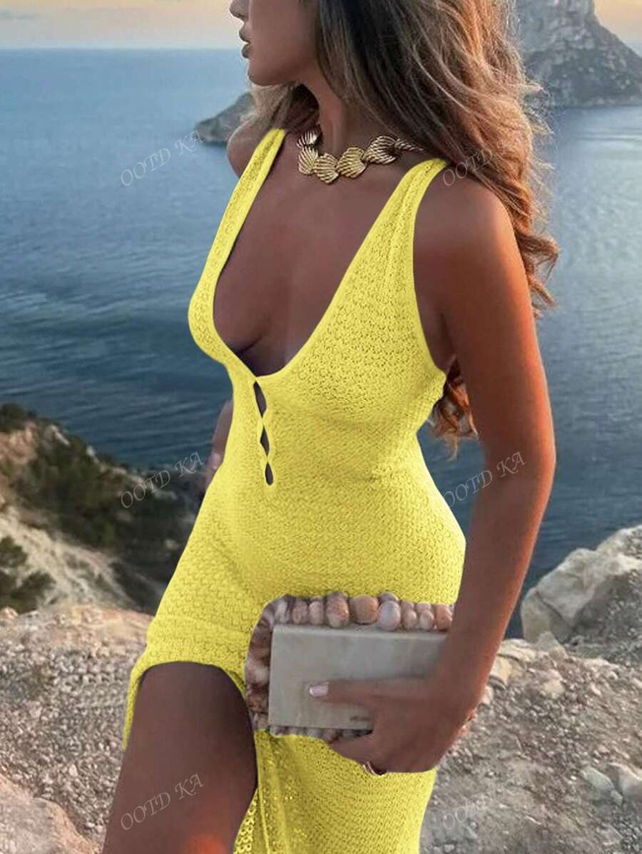 Abito lungo estivo da donna casual e alla moda, stile vacanza, monocromatico, vita aderente, orlo con spacchi e trasparenze, senza maniche, scollo a V. Abbigliamento da spiaggia donna, abiti lunghi da donna con schiena scoperta e spalline.