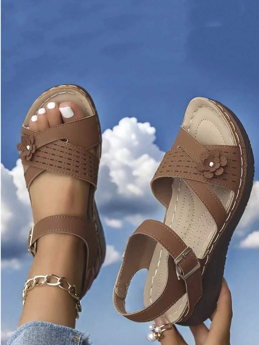 1 Pair Women Summer Flower Woven Sandals, Classic Versatile Flat Comfortable Beach Slippers, Resort Style Fashion Casual Wedge Shoes, Stylish Minimalist Leisurewear