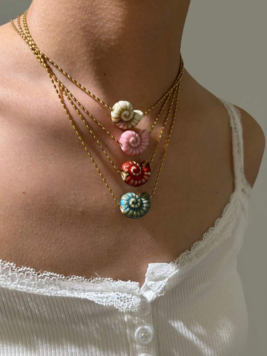 Nuevo collar de mujer de acero inoxidable con cuentas y colgante de concha cerámica, collar de moda multicolor personalizado para vacaciones, viajes y uso diario