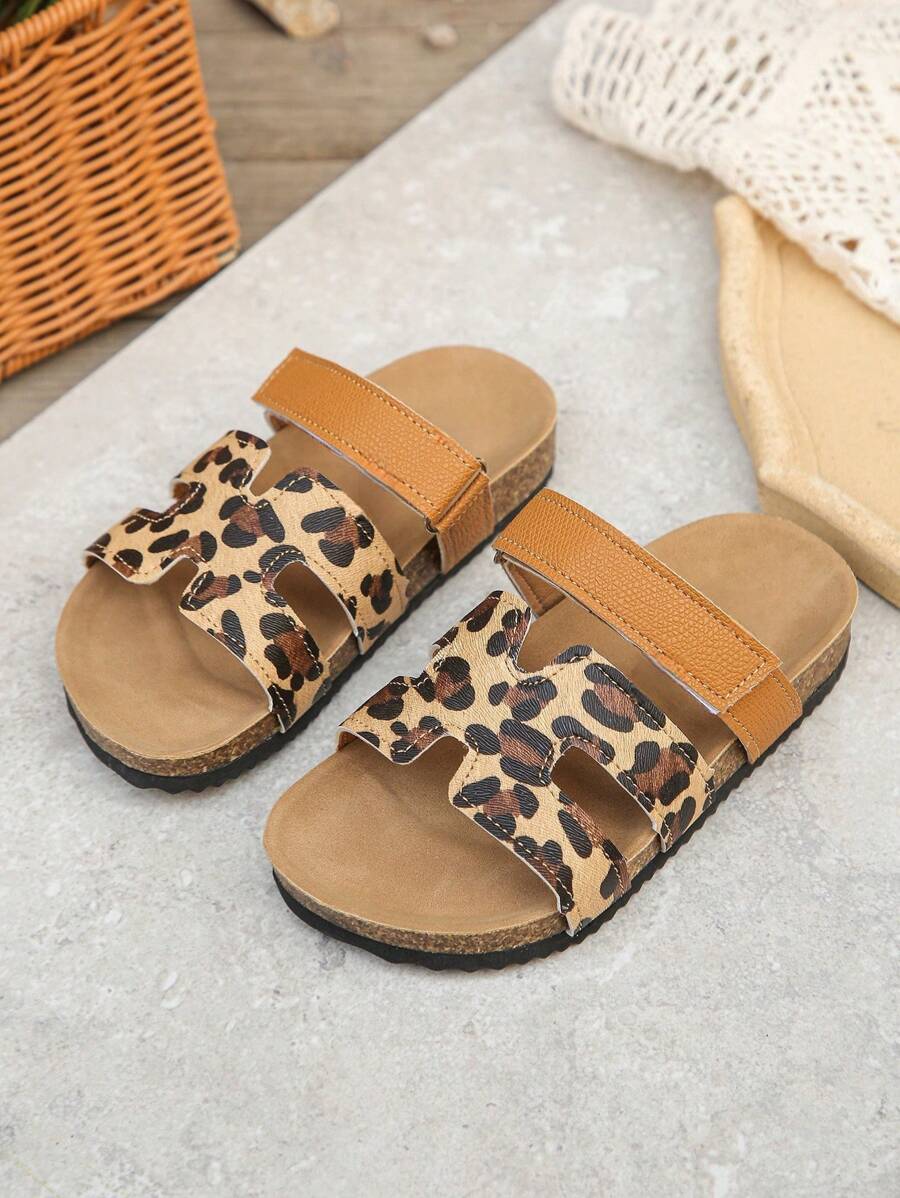 1 pereche de sandale de plajă cu inel plat din PU, la modă, cu imprimeu leopard, pentru copii, la modă, cu aderență puternică, rezistente la uzură, potrivite pentru fete, pentru a fi asortate cu blugi și fuste vara, pot fi folosite ca și cadouri