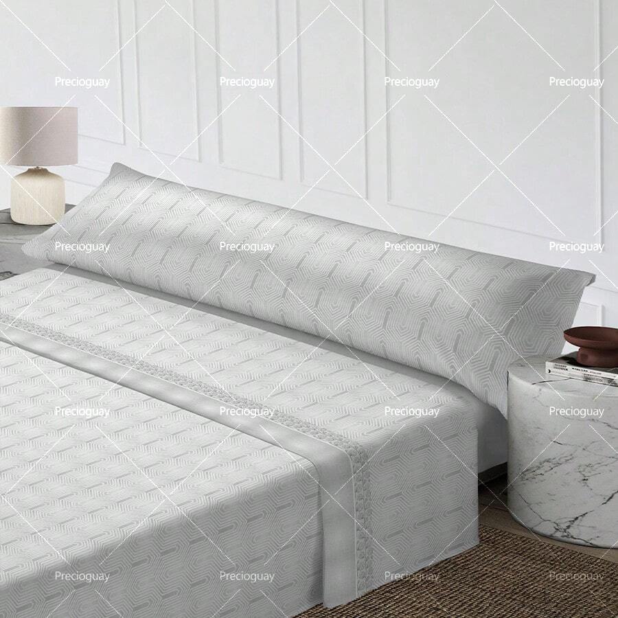 Conjunto de sábanas de verano de tres piezas, color gris. Adecuado para una cama de 1,50 metros. Es amigable con la piel, suave y cómodo, un conjunto que te permite dormir plácidamente.