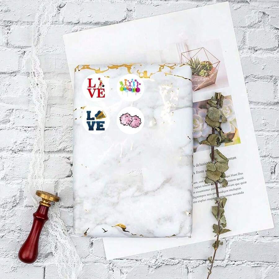 500 autocollants de support de pom-pom personnalisés par rouleau, avec 8 motifs différents. Utilisés pour des décorations amusantes personnalisées, des étiquettes adhésives, des fournitures artisanales, des sacs en papier DIY, des enveloppes d'invitation et des autocollants de scellage
