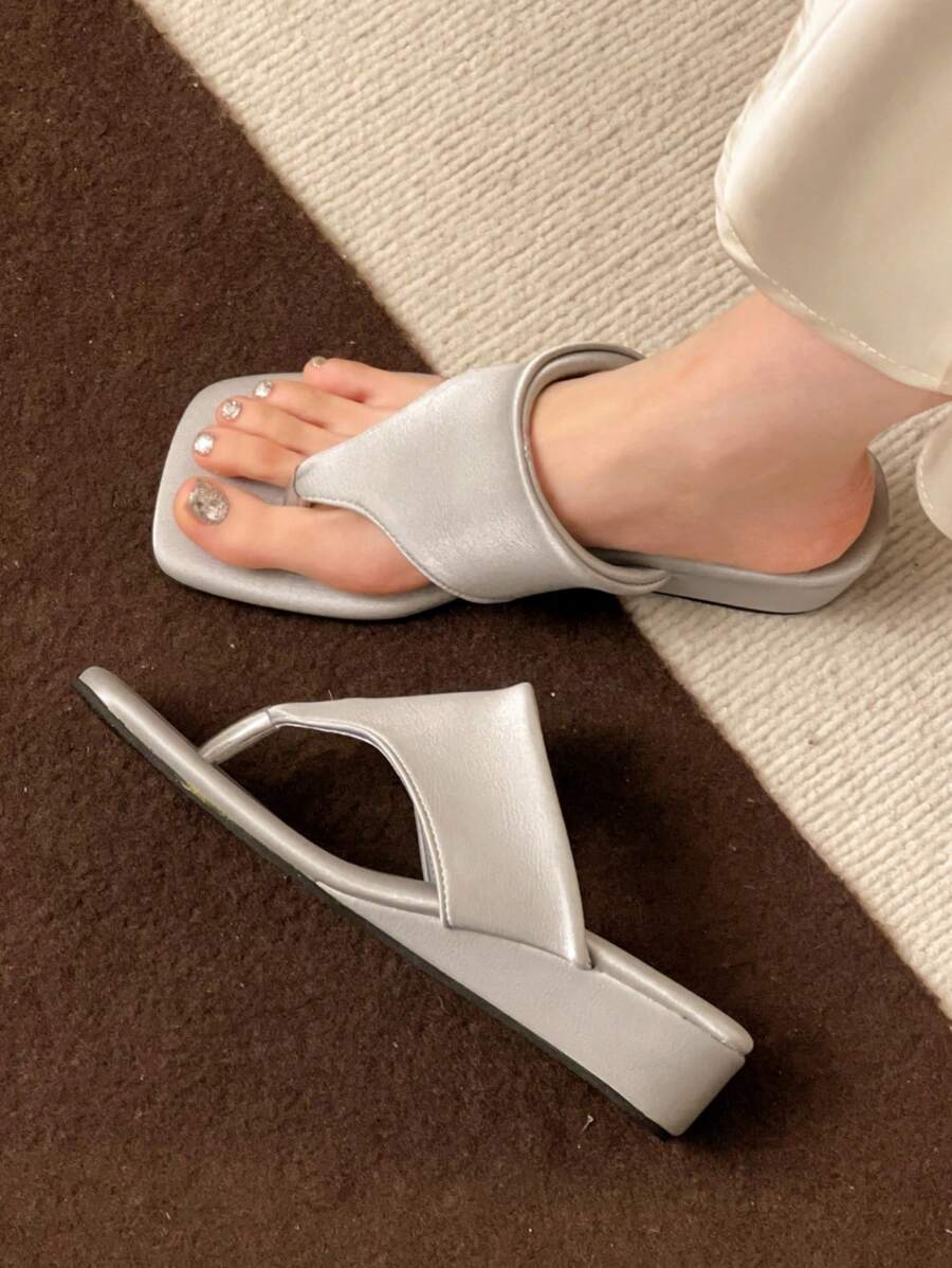 Elegant New Simple Thong Slippers, #Ins Style, #Fashion Versatile, #Summer Essential, Comfortable Outdoor Sandals, Multiple Colors Available