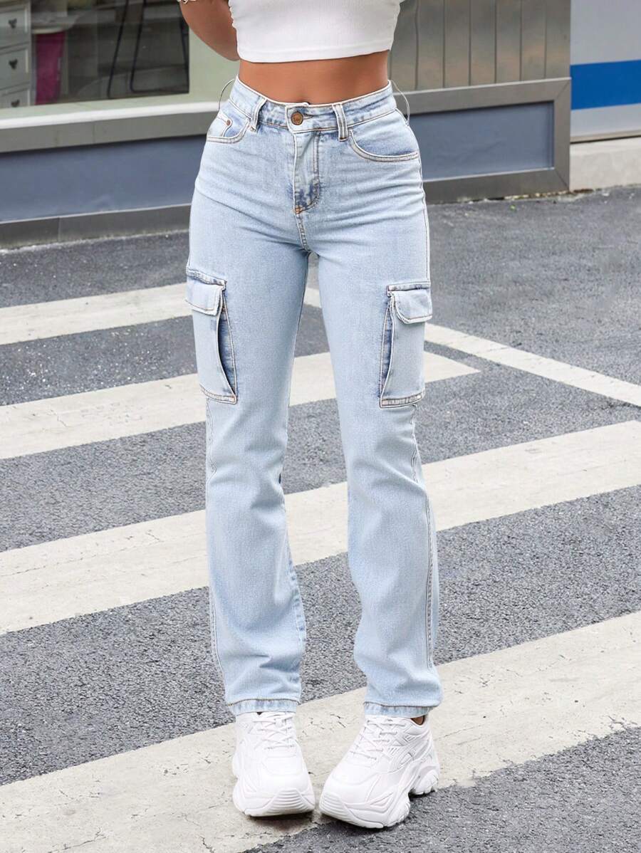 Jeans de Talle Alto en Azul Clara - Estilo Bootcut con Bolsillos de Combate