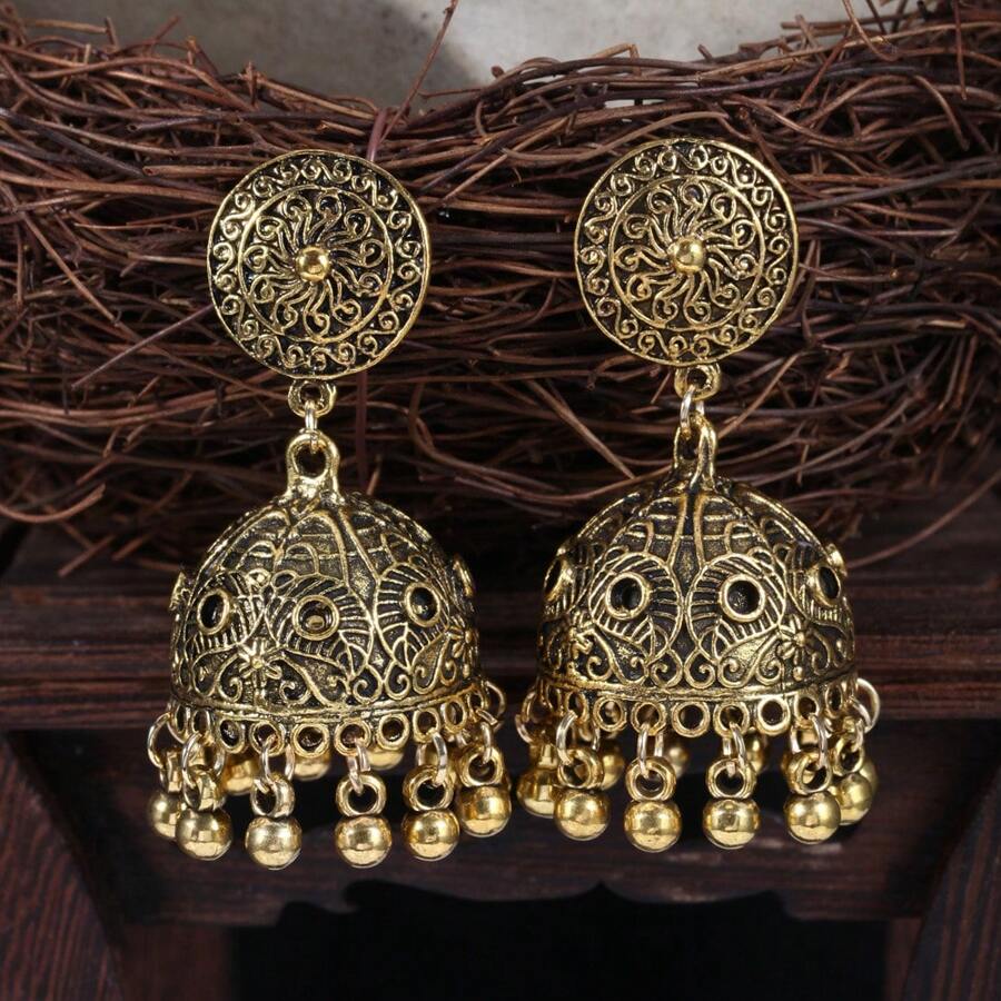 A Pair Of Engraved And Retro Bell Earrings, Suitable For Ladies To Wear At Banquets.