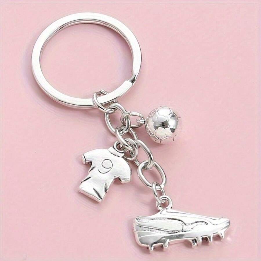1 Piece Of Three-Dimensional Football Shoe Alloy Keychain, Fashionable And Classic Men's Style Car Bag Pendant Car Accessories Bag Charm Backpack For School