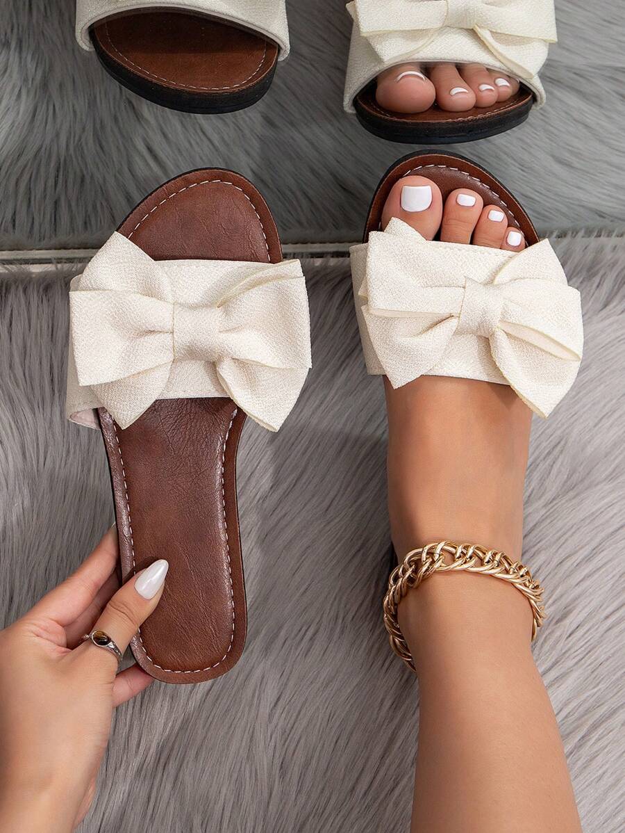 Sandalias planas de moda para mujer para primavera/verano, sandalias planas elegantes minimalistas negras, sandalias de estilo europeo, sandalias slip-on de mujer con detalle de lazo - Beige