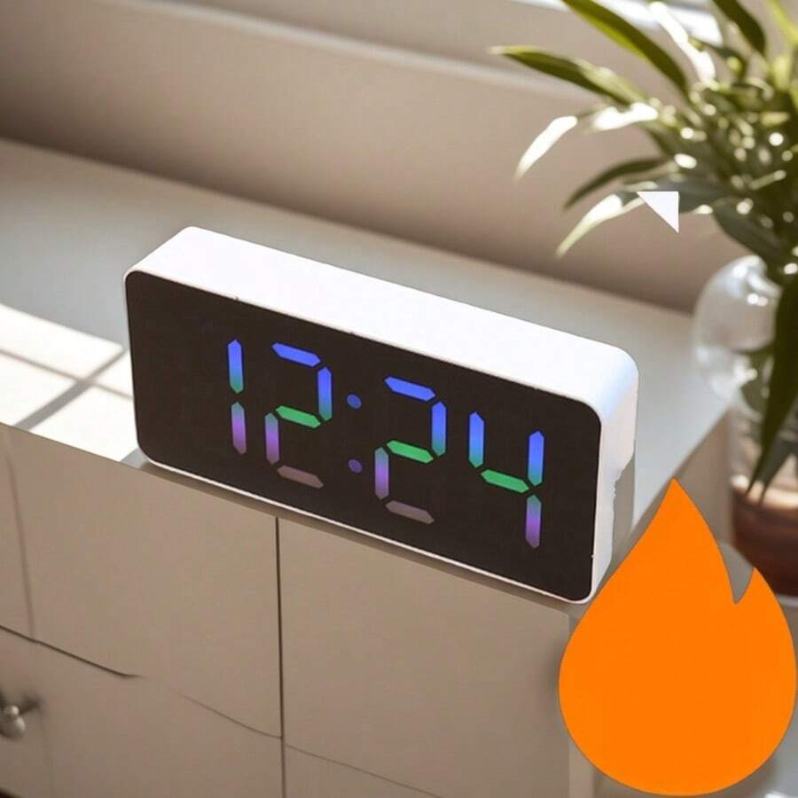 ساعة منبه رقمية LED حديثة قطعة واحدة، ليلي متعدد الألوان إبداعي يتغير باللون 7 هادئ وظيفي متعدد والهدايا للطلاب ، ديكور الغرفة الساعة الرقمية ديكور غرفة النوم ديكور الدراسية ديكور المدرسة عودة إلى المدرسة