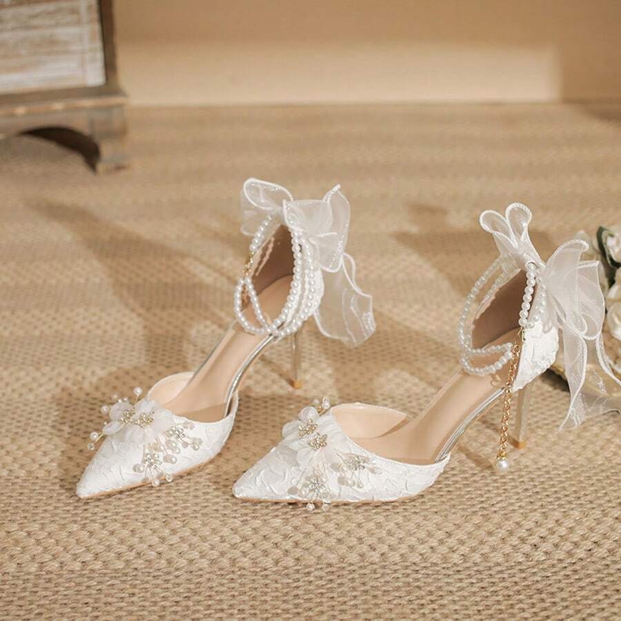 Nuove scarpe da sposa con tacco alto bianco da donna, stiletto, perle, fiocco, damigella d'onore, versatili, alla moda.