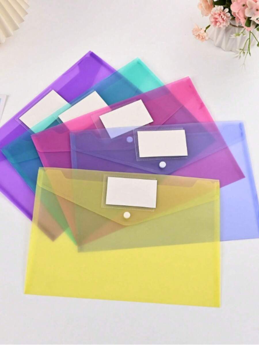 Chemise de dossier format A4 - Fermeture à pression en plastique, avec poche et attache pour étiquette. Convient pour les écoles, les bureaux, les devoirs, les voyages (les couleurs sont aléatoires)