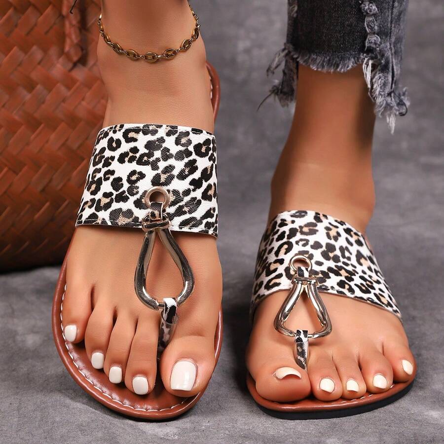Classic European And American Summer Beach Flat Sandals, Fashionable And Versatile. Wear Them And Become The Hottest Lady In Summer