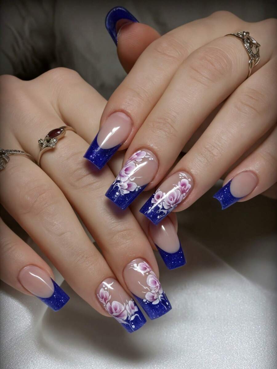24 Peças Kit de Unhas Postiças Francesas de Formato Quadrado Médio Floral Delicado Azul e Brilhos Cintilantes, Encaixe Perfeito, Kit Completo de Unhas Falsas Inclui 1 Peça folha de Adesivos e 1 Peça Lixa Pequena para Uso Diário, Escritório, Festa em Casa, Acessórios de Joia Falsa para Mulheres, Dicas de Unhas Falsas, 1 Peça Tira de Lixa, Envio Aleatório de Geleias Gel