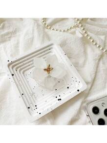 Lotus Stand-white