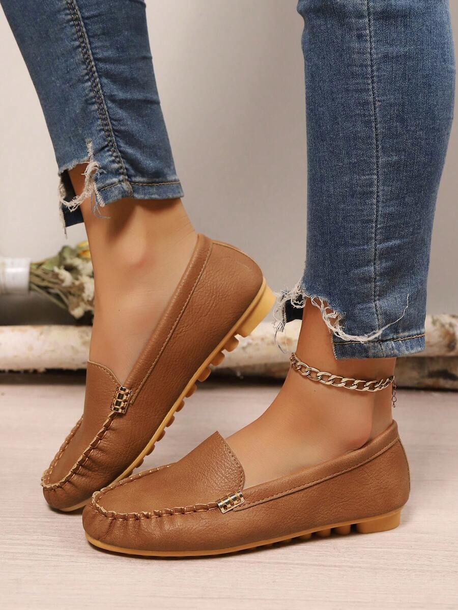 Women's Plus Size Versatile Spring/Summer Loafer Shoes, Lightweight Leather Upper Soft Sole Flat Slip-On Round Toe Moccasins, Metal Buckle Decor Fashion, Breathable Casual Commuting Holiday Shoes With Handmade Floral Trim