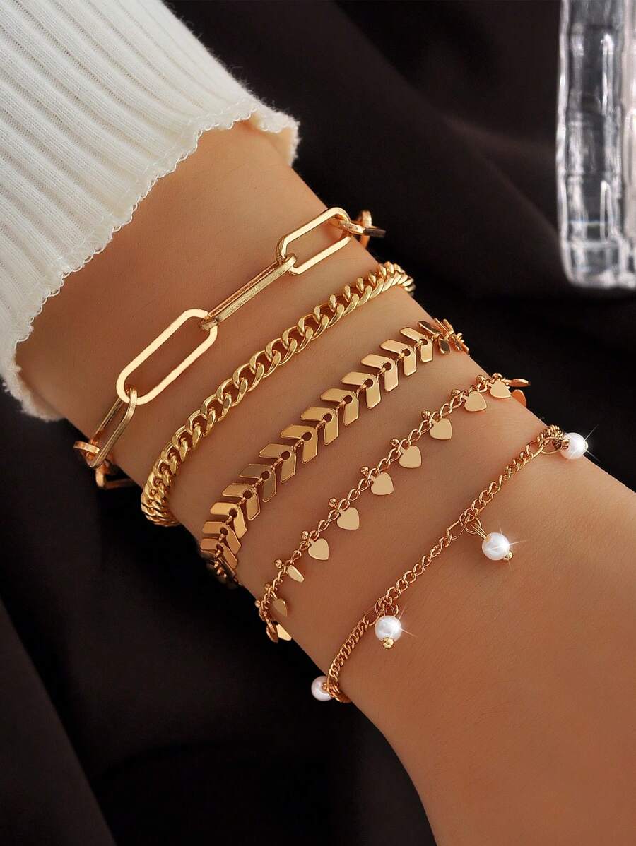 5 pièces Set de bracelets minimalistes avec chaîne, cœur et perles décoratives. Convient pour les vacances, les sorties et toutes les saisons. Accessoires de bijoux pour femmes.