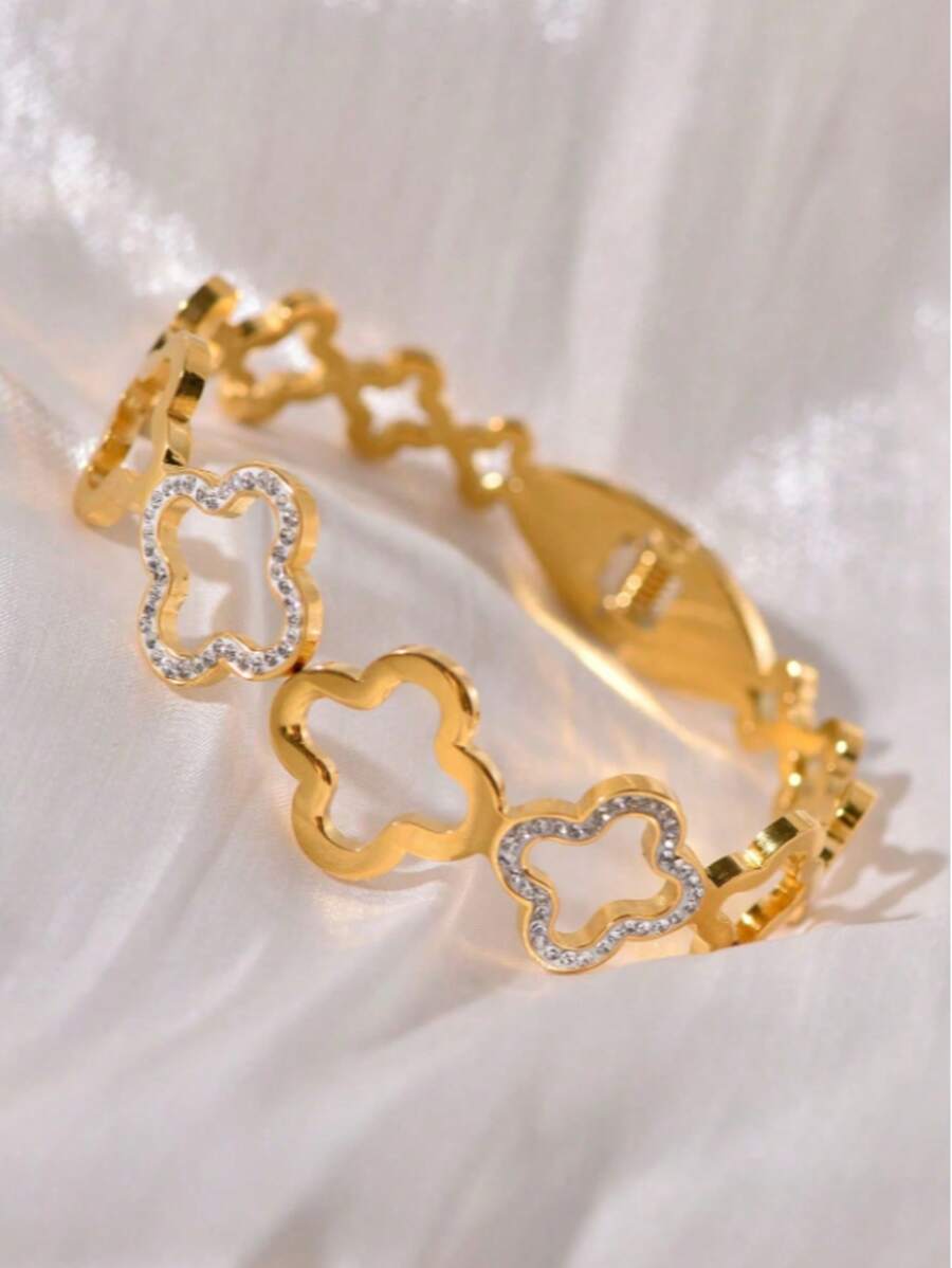 1pc Stainless Steel 18k Gold Plated Hollow Four-Leaf Clover Bangle Bracelet With Spring Clasp, Perfect Gift For Women On Valentine's Day Or Holidays