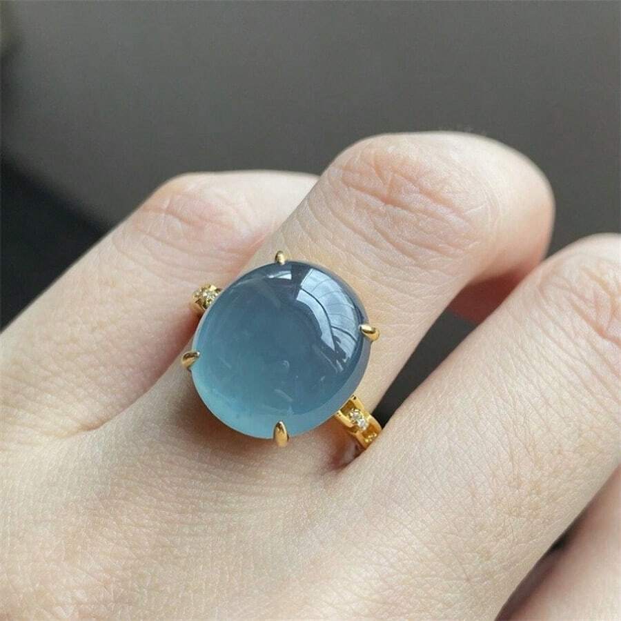 Bague délicate de forme goutte d'eau vert clair minimaliste et fraîche, accessoire polyvalent convenant aux mariages ou aux vacances