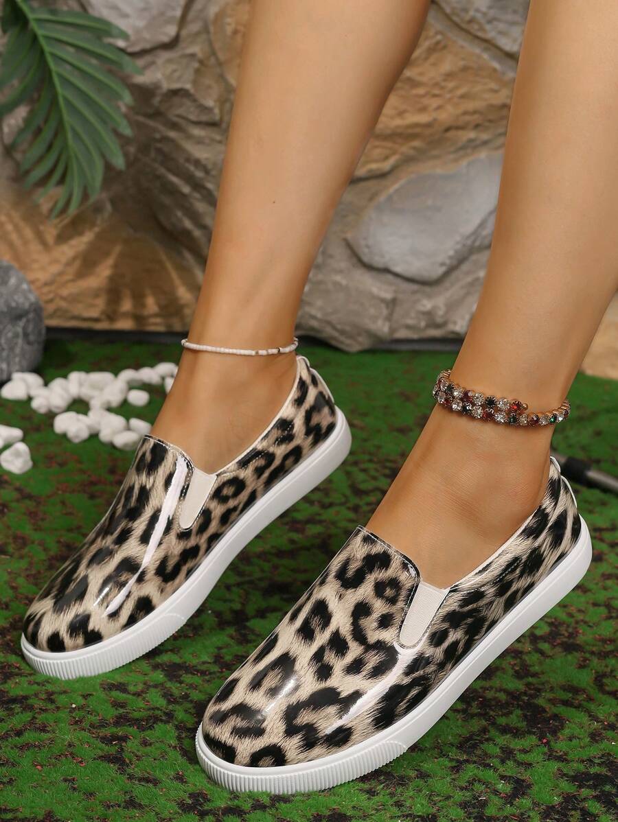 Women's Casual Sneakers, New Fashion Leopard Print Patent Leather Round Toe Flat Shoes, Easy Slip-On, Comfortable & Versatile