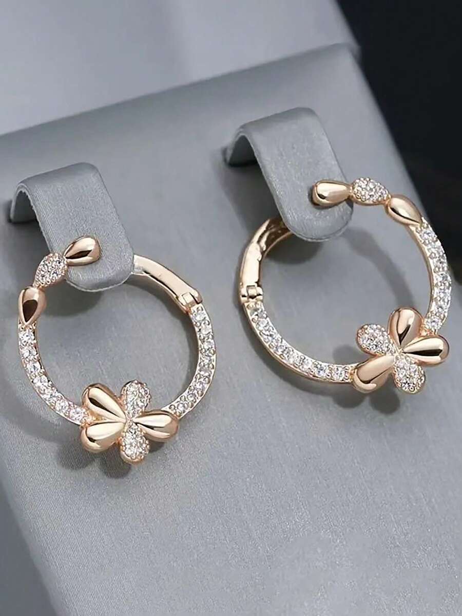 1 par de elegantes y estilosos pendientes de aro con diseño floral, enchapados en oro de 18k con circonitas cúbicas incrustadas, un exquisito accesorio brillante adecuado para uso diario de la mujer, ceremonias de boda y regalos conmemorativos