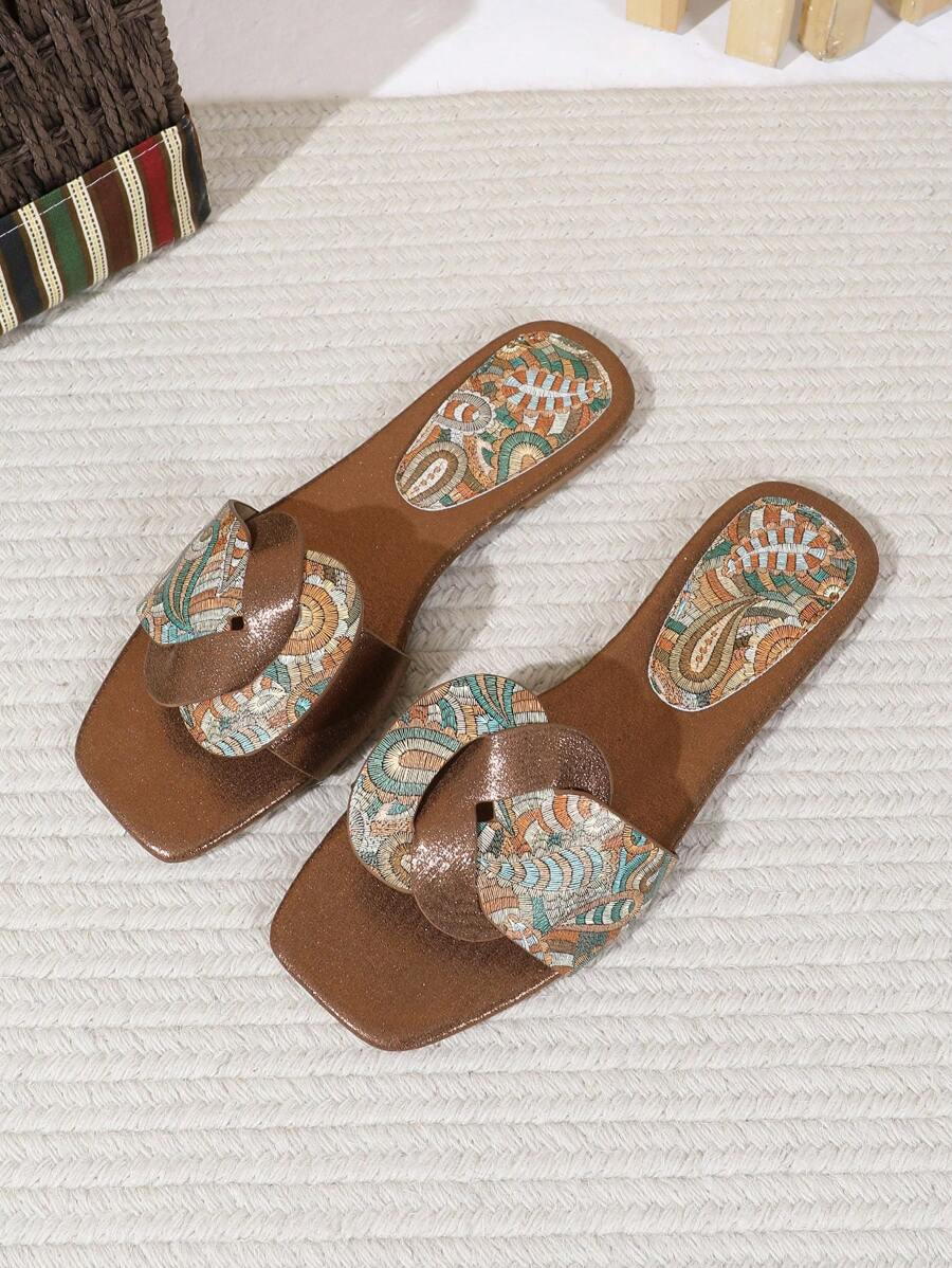 New Cross-Border Sandals Women 2025 Popular Low Heel Slip-On Sandals Versatile Beach Shoes Casual Open Toe Flat Slippers Size 41-44