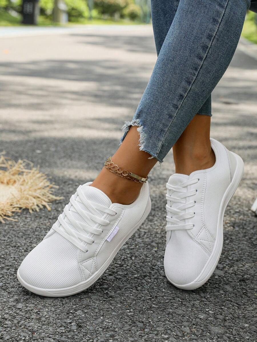 Large Size Women's White Wide Flat Sneakers Round Toe Fashionable Leather Stitching Lace-Up Wide Feet Comfortable All-Match Casual Shoes Vacation Travel