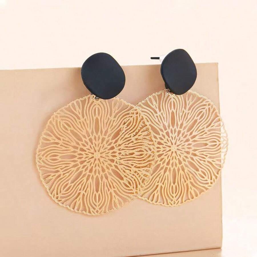 1 Paar modische minimalistische Cut Out Blumen-Kreis-Ohrringe für Frauen, geeignet für den Alltag, Unterhaltung, soziale Veranstaltungen, Partys