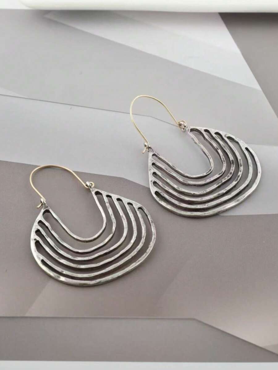 1 paire de boucles d'oreilles géométriques rétro exagérées en forme de U, boucles d'oreilles uniques et élégantes pour femmes