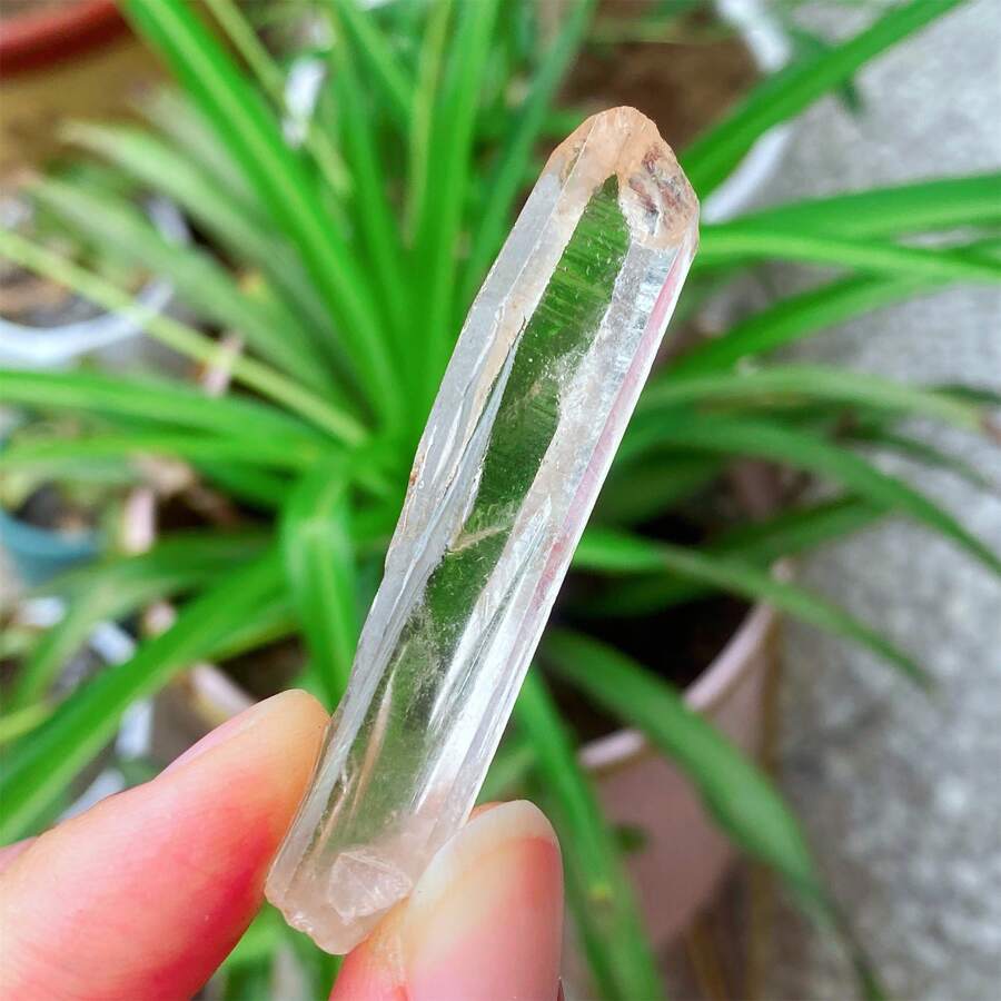 1pc 4-5cm Natural Himalayan Red Skin White Quartz Hexagonal Column, Clear Quartz Tower, Transparent Quartz Column, Quartz Magic Wand, Quartz Crystal Mineral Specimen, Quartz Cluster, Crystal Healing, Energy Healing, Crystal Gift; Each Natural Stone Is Unique, Random Shipment
