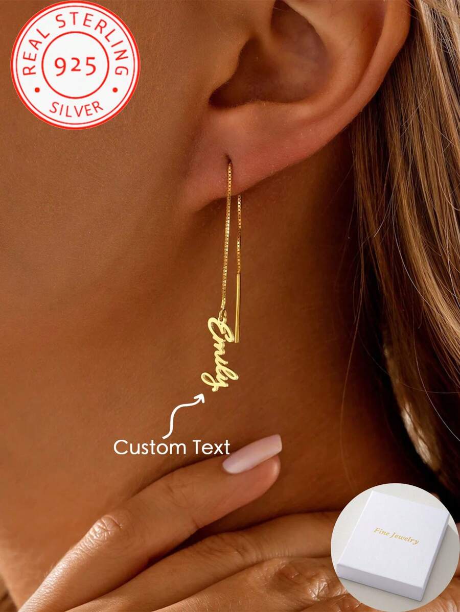 Une paire de crochets d'oreille en argent 925 avec nom anglais personnalisé simple. Un cadeau unique et significatif, un accessoire de bijoux chaud et unique. Luxe léger pour les accessoires de bijoux pour hommes et femmes. Un cadeau surprenant pour les couples, les amis et la famille. Extrême simplicité, élégant et romantique, style bohème s'assortissant aux bijoux.