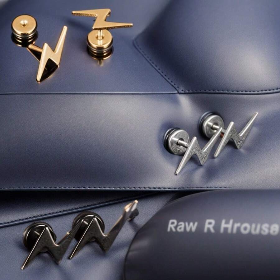 Este par de pendientes de acero inoxidable con diseño de rayos en estilo punk ha sido recubierto por vacío para evitar el desgaste del color y es hipoalergénico. Es adecuado tanto para hombres como para mujeres como accesorio para las orejas.