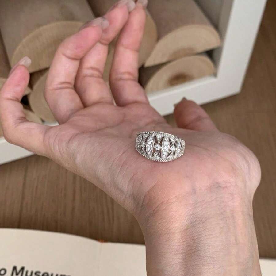 Anello antico vintage in pizzo cavo pieno di diamanti, leggero, lussuoso, retrò, artigianale, temperamento, personalità, anello impilabile