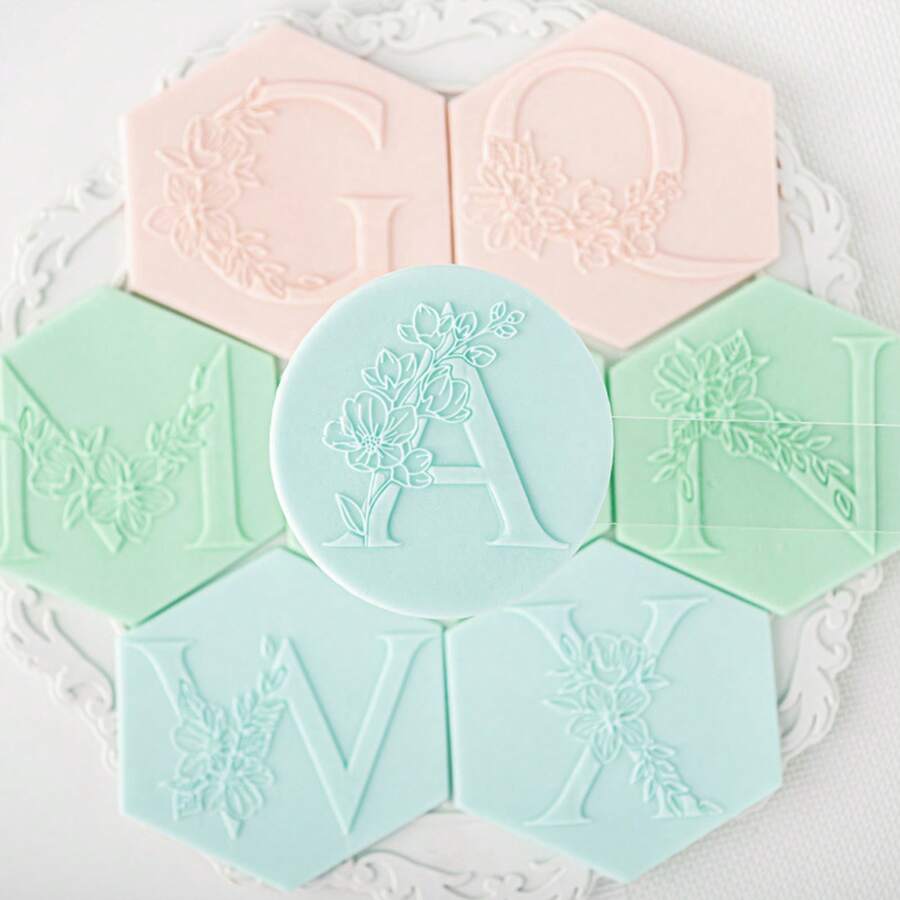A-Z 26 Letter Cookie DIY Printing Embossing Mold Acrylic Alphabet Capitalize Name Embosser Fondant Stamp Wedding Cake Decor Biscuits Cake Baking Tool Accessories For Birthday Bridal Shower Wedding Party Favor Supplies